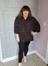 Plus size clothing – Only Carfosca 3/4 sleeve shirt with button front in black floral print, styled with black leggings.