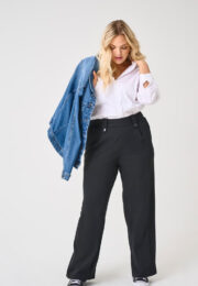 ONLY Carsania Wide Leg Trousers in black with relaxed fit, side pockets and wide leg shape